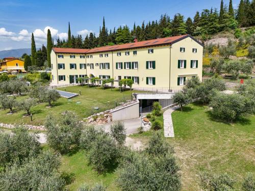 Residence Fontanelle — 4-Star Luxury Hotel in Cavajon Veronese, Italy