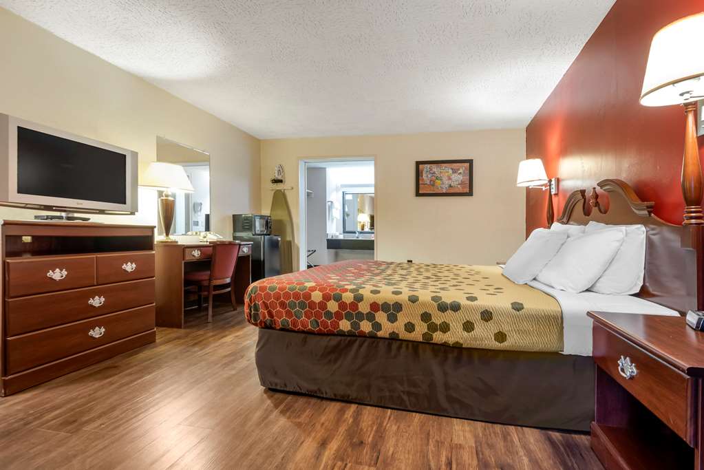 Econo Lodge Cortland Downtown - photo 12