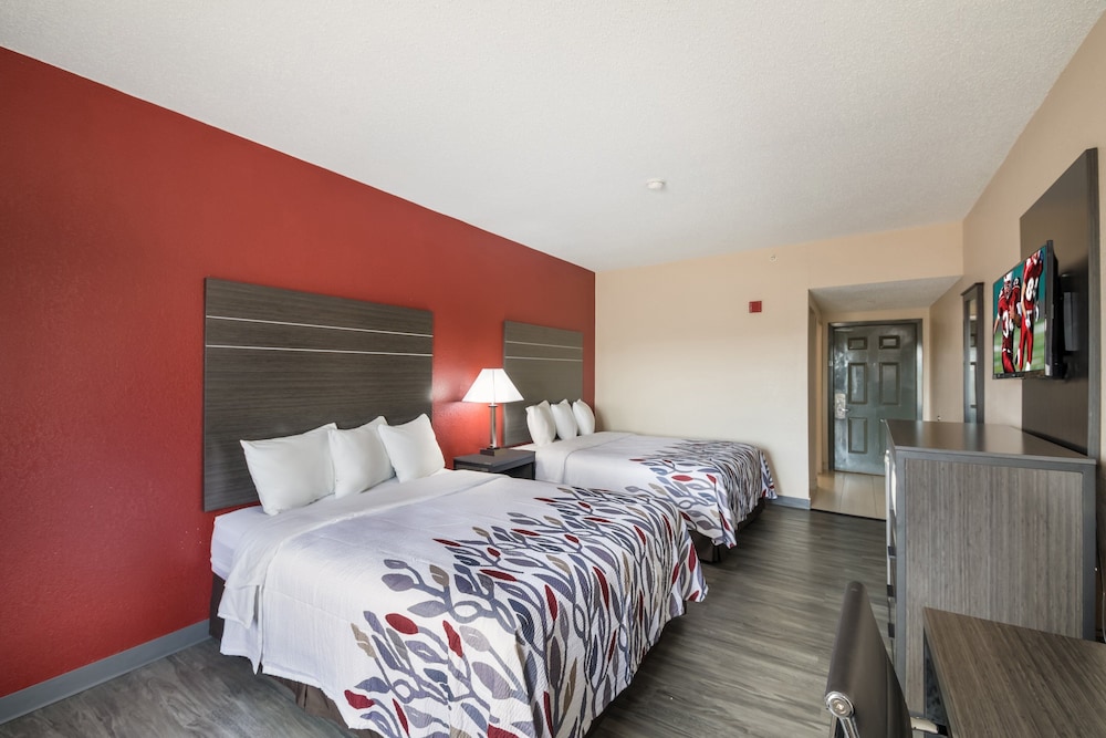 Red Roof Inn & Suites Austin East Manor - photo 10