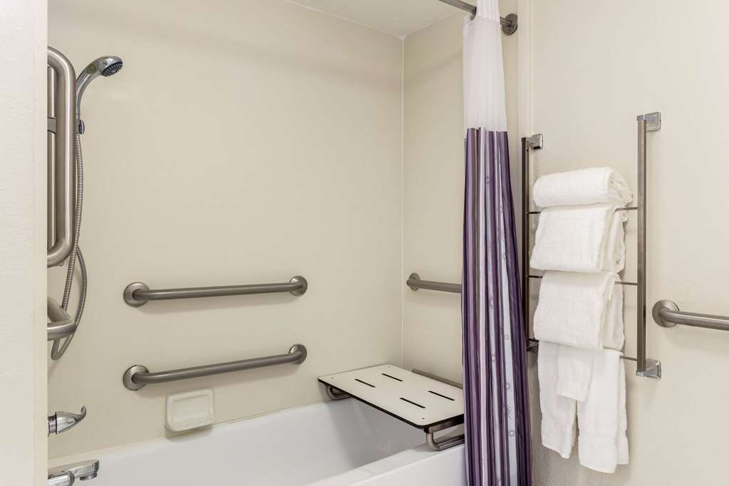 La Quinta Inn Tampa Airport Stadium Westshore - photo 20