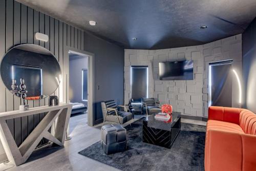 Elegant Black Modern in Lincoln, United States