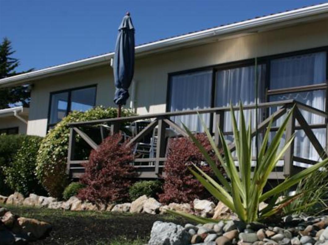 Pohara Beachfront Motel