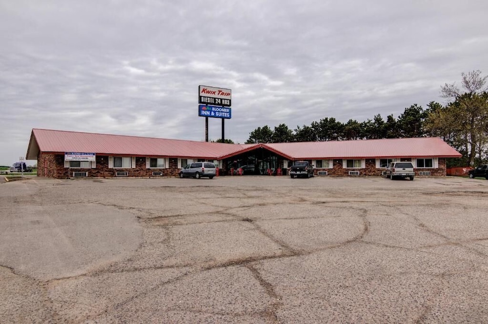 Bloomer Inn & Suites - photo 30