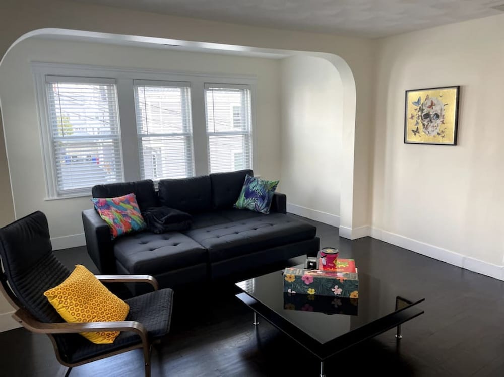 Modern Three Bedroom Condo Boston — 4-Star Luxury Hotel in Stoneham, United States