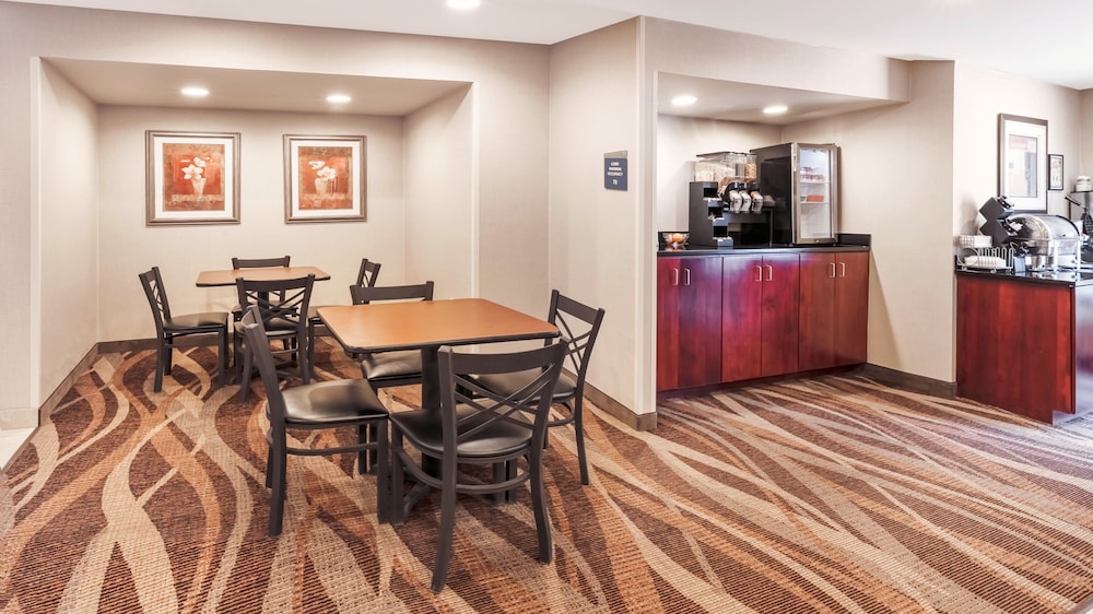 Cobblestone Inn & Suites Durand - photo 45