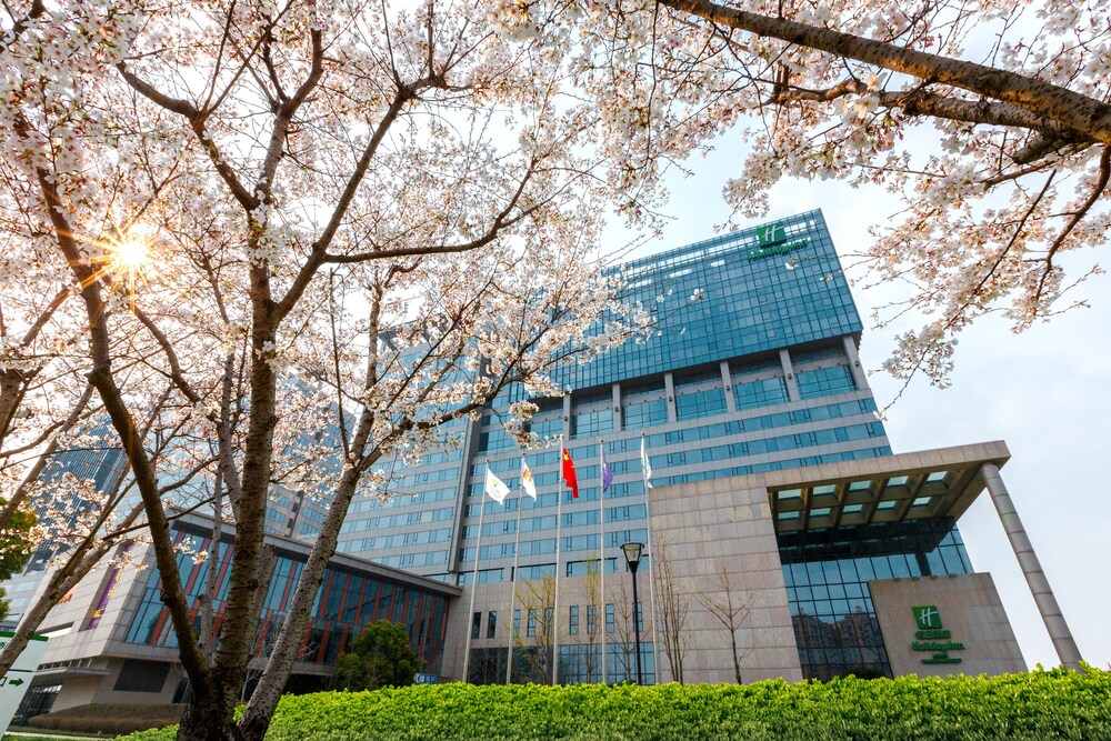 Holiday Inn Shanghai Hongqiao West — 4-Star Luxury Hotel in Shanghai, People's Republic of China