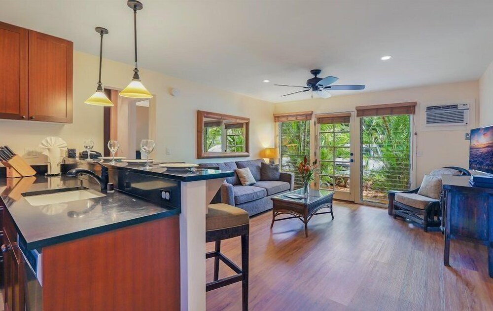 Aina Nalu Condo B103 2 Br Condo — 4-Star Luxury Hotel in Lahaina, United States
