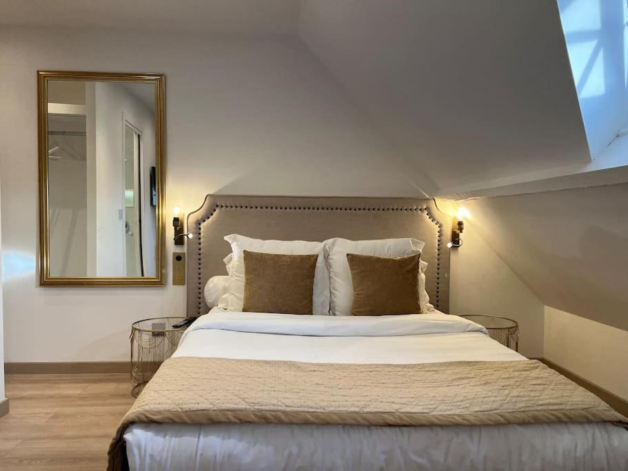 Superbe Appartement Avec Jardin Et Parking Prive — 4-Star Luxury Hotel in Ris-Orangis, France