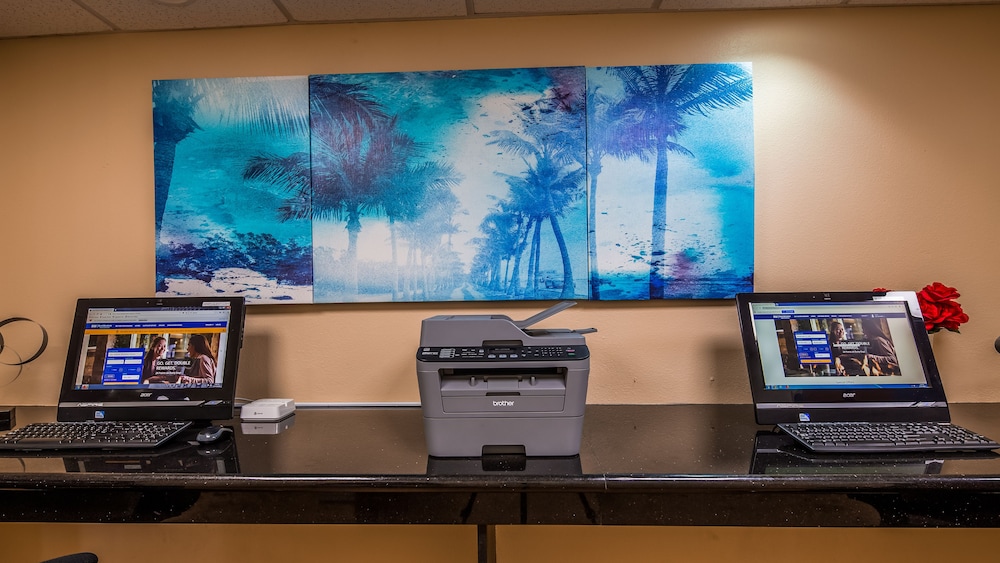 Best Western Plus Bradenton Hotel & Suites - photo 18
