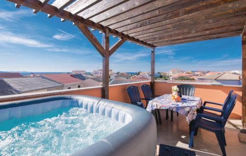 Milka Apartmani Povljana — 4-Star Luxury Hotel in Povljana, Croatia