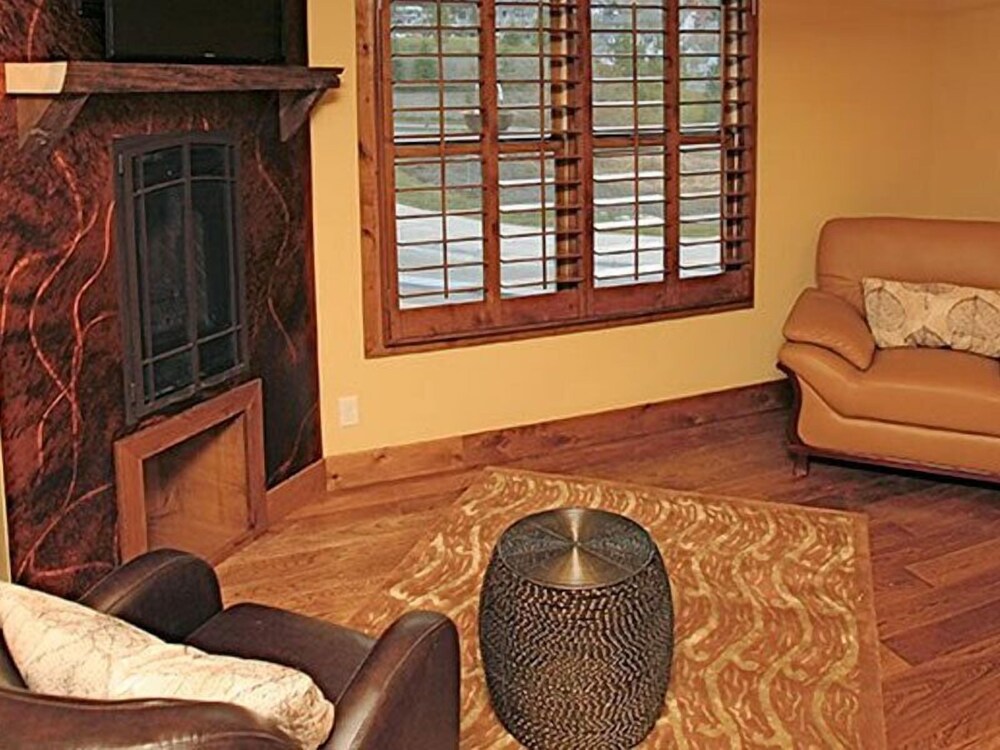 Torchlight Inn - photo 20