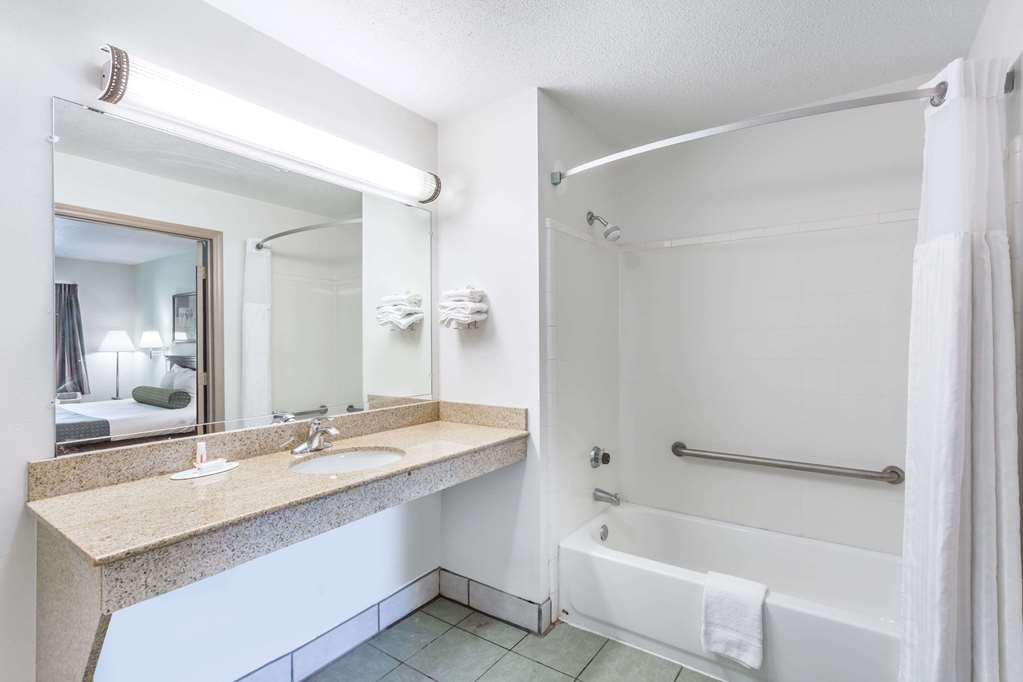 Days Inn by Wyndham Raleigh Glenwood Crabtree - photo 17