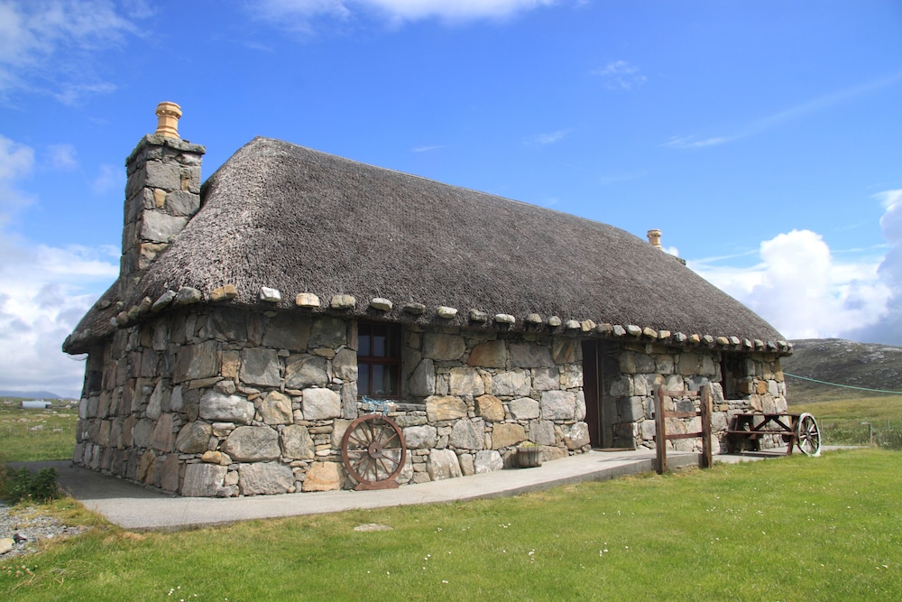 Smiddy Cottage — 4-Star Luxury Hotel in Isle Of South Uist, United Kingdom