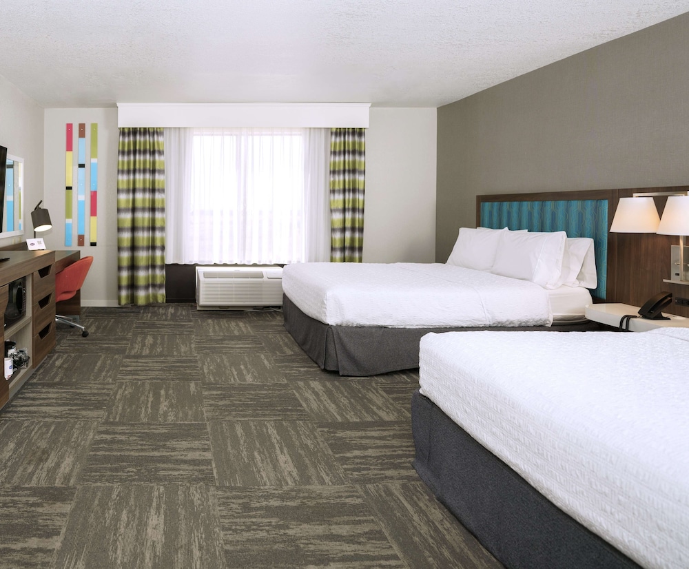 Hampton Inn Hays North of I 70 - photo 4