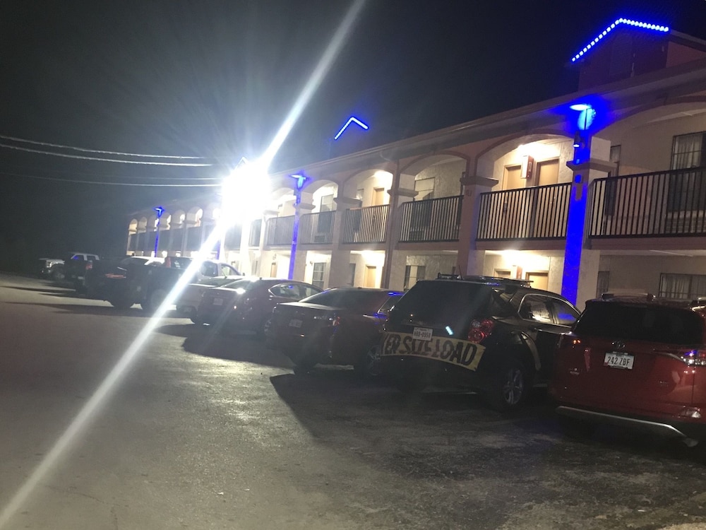 Americas Best Value Inn Bowie - photo 24