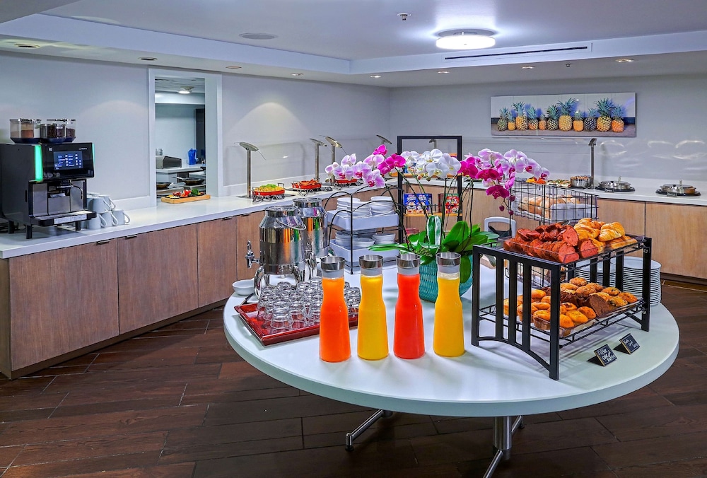 DoubleTree by Hilton Hotel Alana Waikiki Beach - photo 75