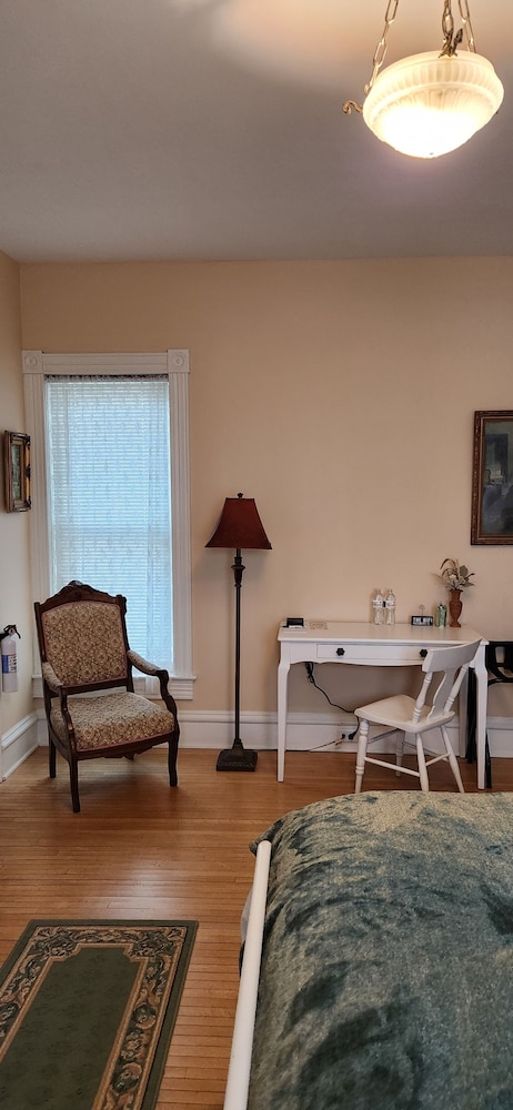 Oaklawn Inn Llc - photo 31
