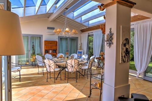 Villa Le Cave 12 in Campalto — 4-Star Luxury Hotel in Campiglia Marittima, Italy