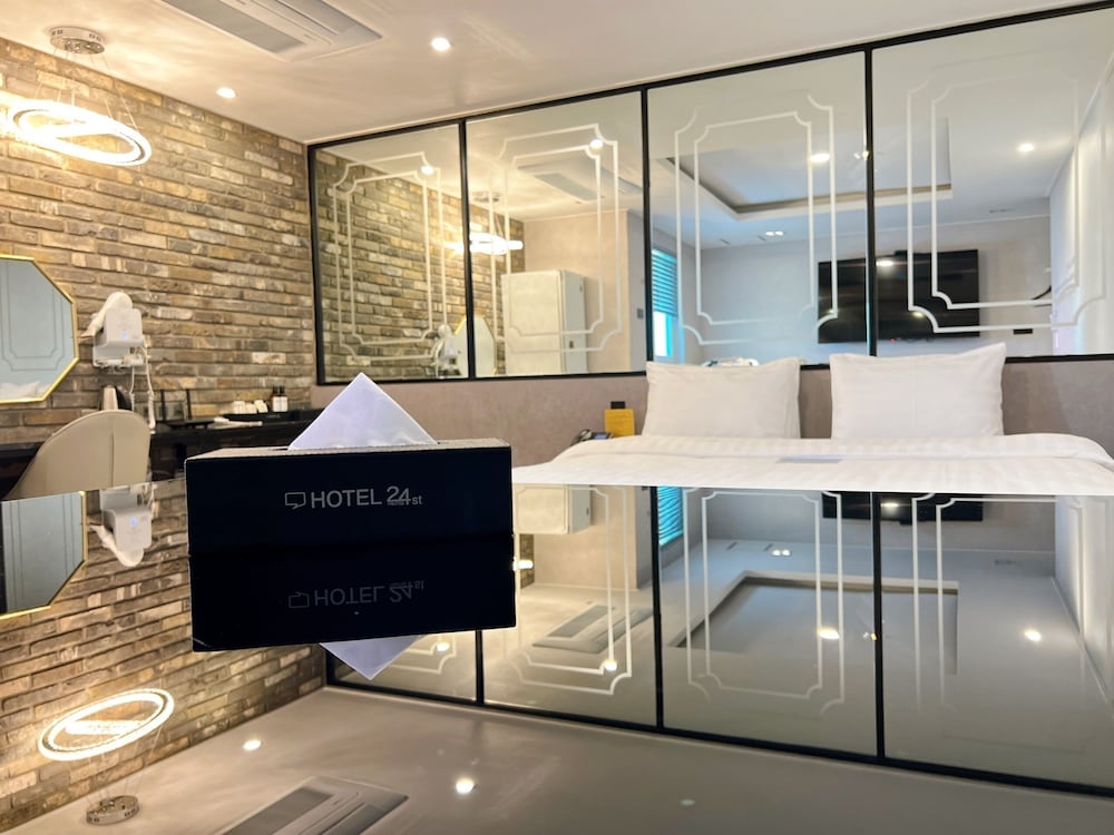 Hotel 24st Urban Brown Seosan Lake Park in Seosan, South Korea