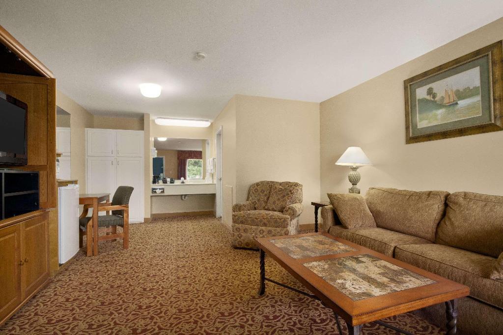 Days Inn by Wyndham Alexander City - photo 9