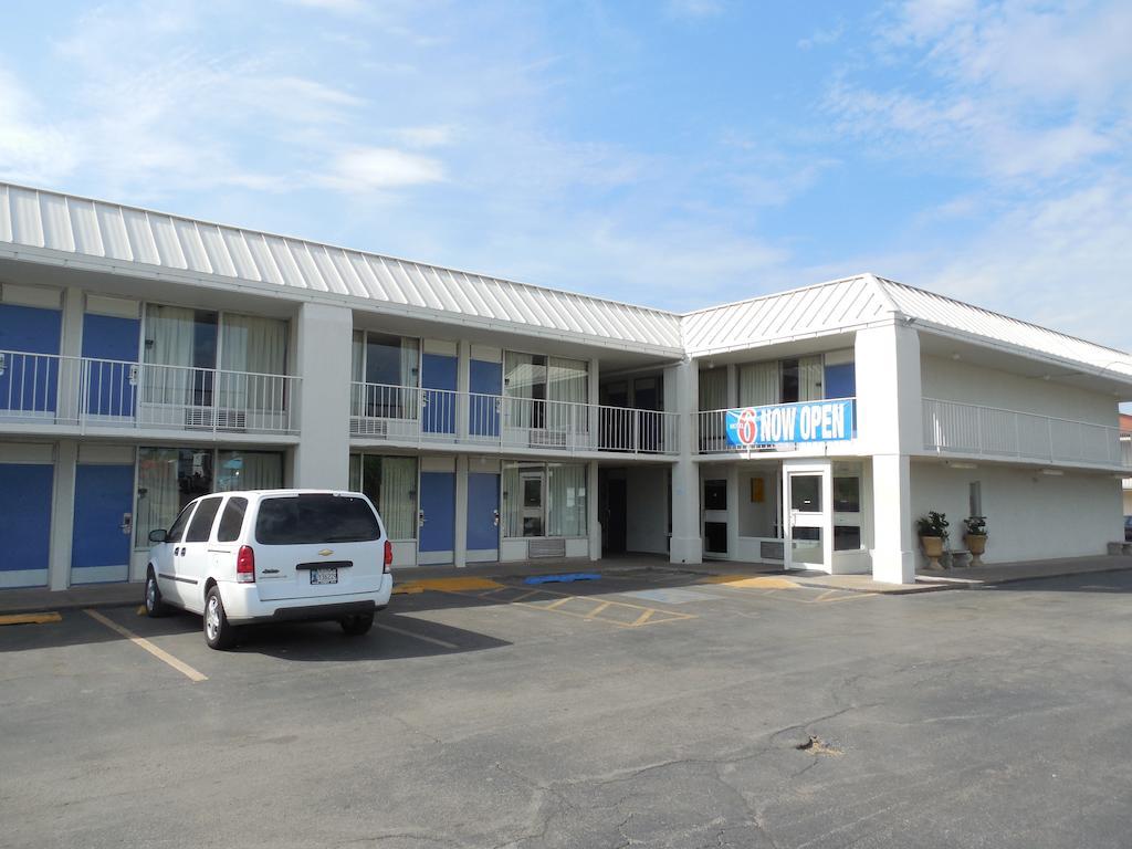 Motel 6 Bricktown - photo 16