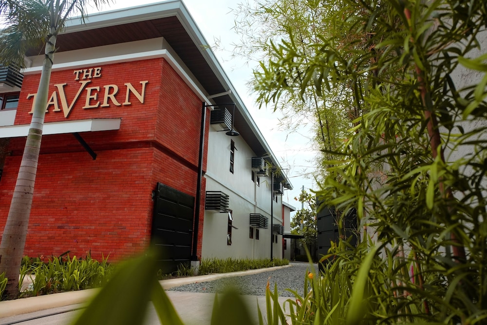 The Tavern Hotel — hotel in Bacolor