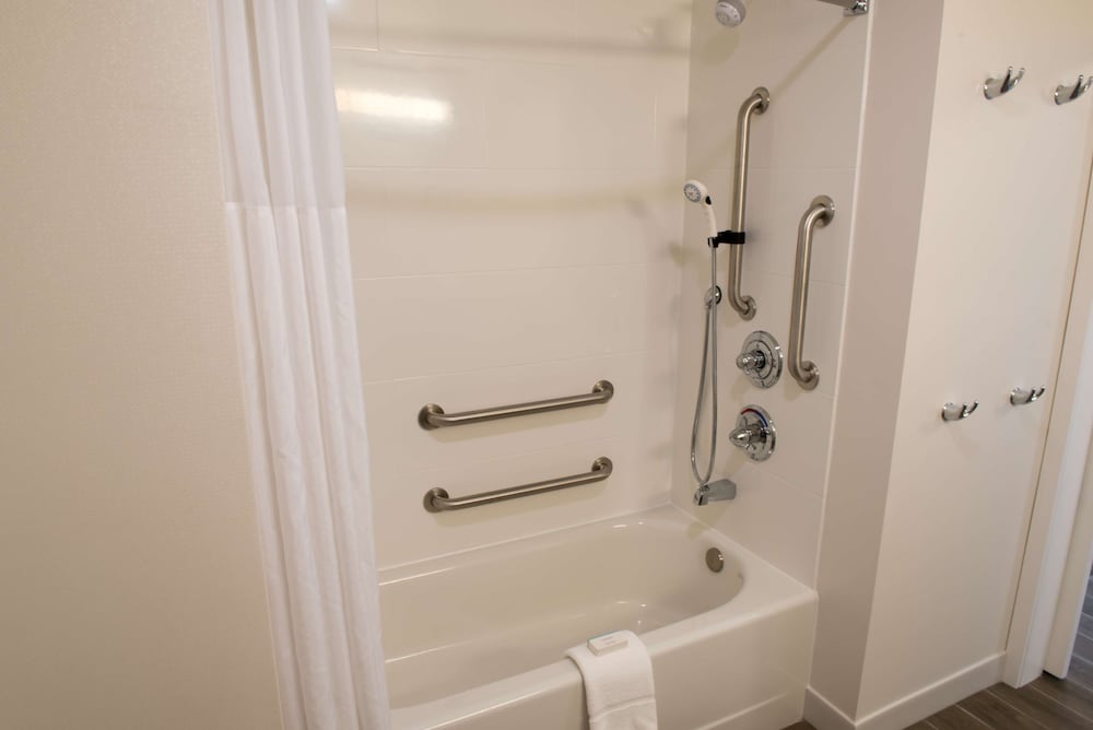 Hampton Inn & Suites Bay City - photo 23
