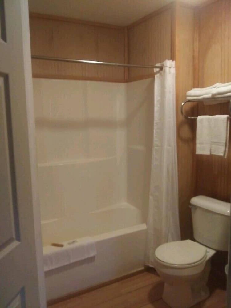Whispering Creek Lodging & RV Resort - photo 32