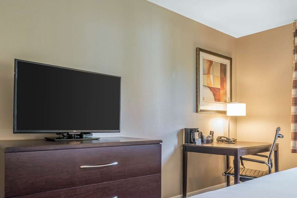 Clarion Inn Belle Vernon - photo 12