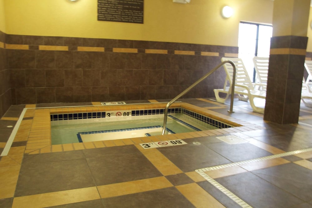 Hampton Inn & Suites Watertown - photo 75