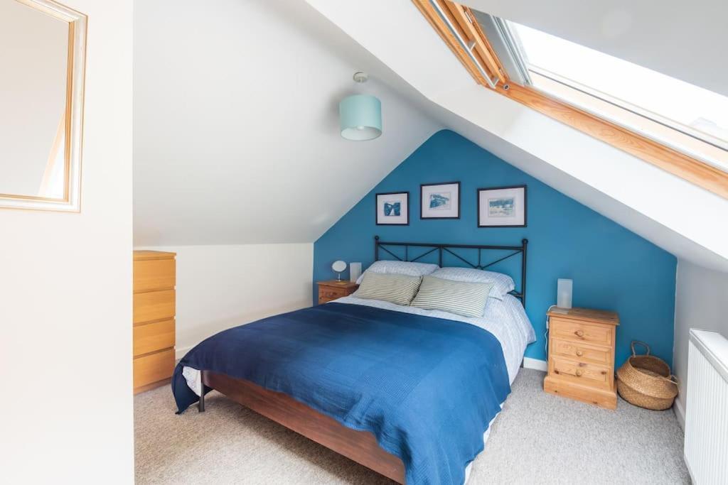 Riverside Bothy In Heart of Scenic Harbour Village — 4-Star Luxury Hotel in Haverfordwest, United Kingdom