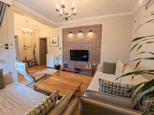 Living Life Apartment Komotini — 4-Star Luxury Hotel in Komotini, Greece