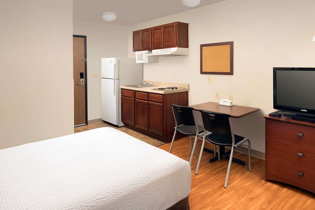 WoodSpring Suites San Antonio Fort Sam - photo 7
