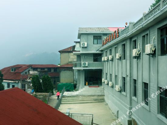 Lushan Guling Holiday Inn — hotel in Luyang