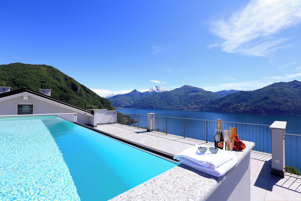 Casa Laura Apt. 6 — 4-Star Luxury Hotel in Menaggio, Italy