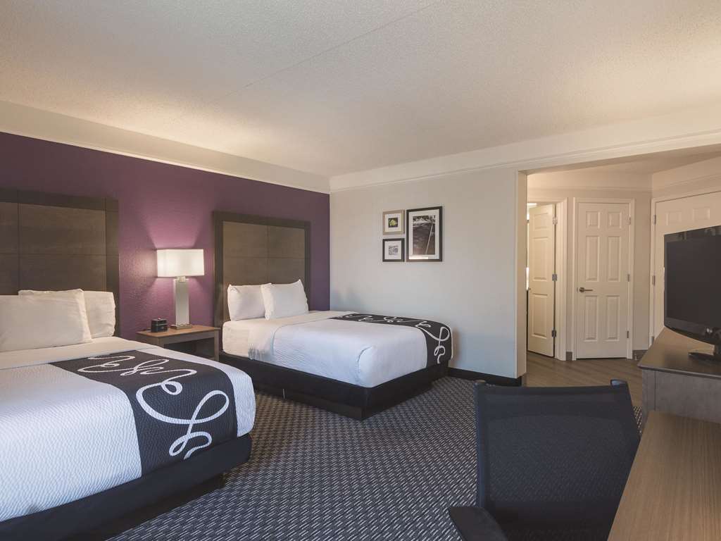 La Quinta Inn & Suites by Wyndham Oklahoma City Norman - photo 17