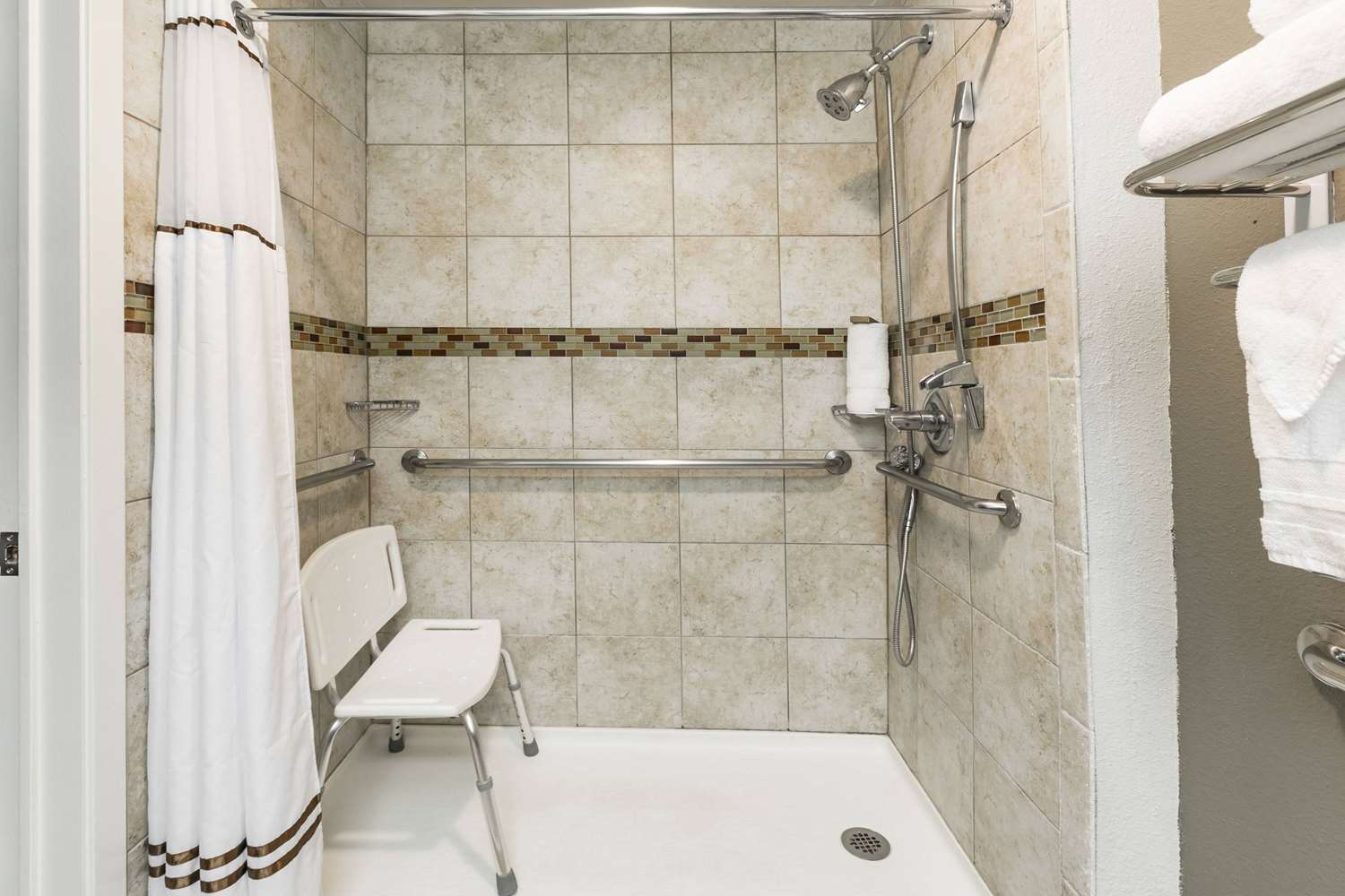 Richmond Inn and Suites Baton Rouge College Drive - photo 21