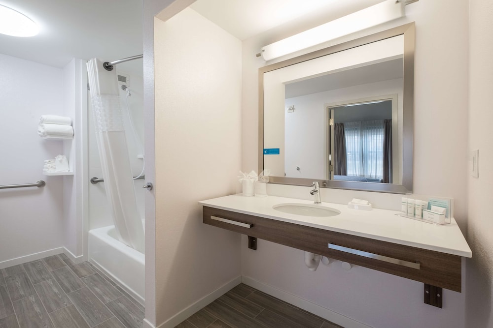 Hampton Inn Waterville - photo 28