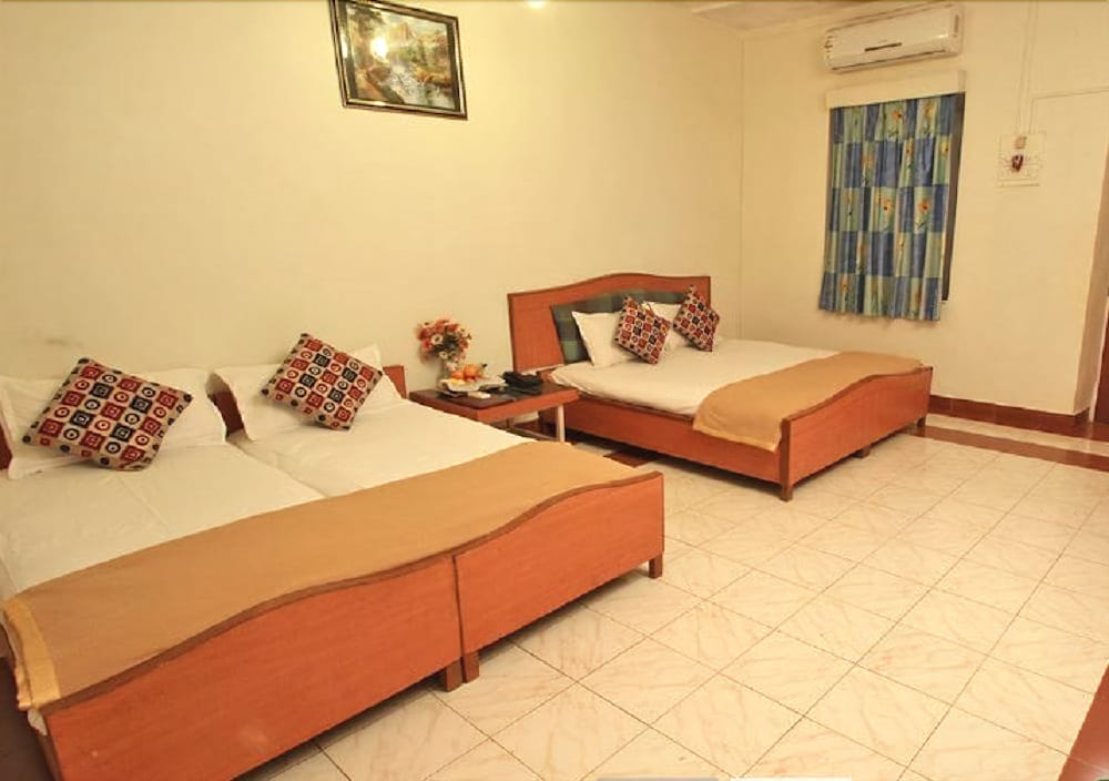 Royal Hotel At Matheran — Matheran — photo 3