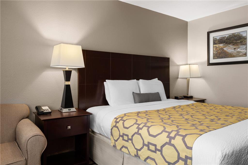 Baymont by Wyndham Jefferson City - photo 11