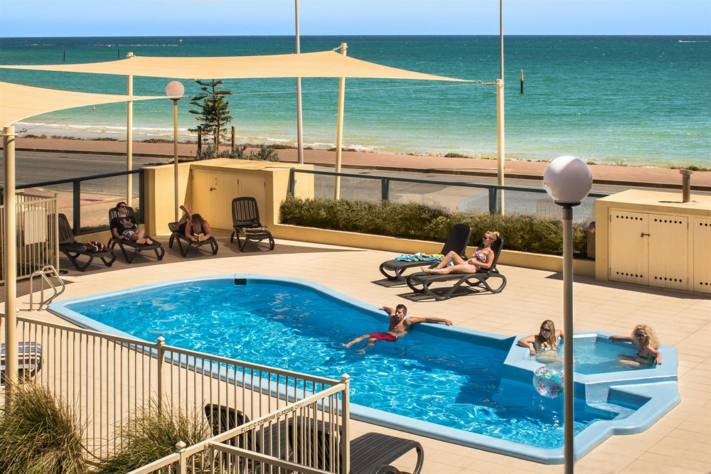Baybeachfront Apartments — 4-Star Luxury Hotel in Glenelg North, Australia