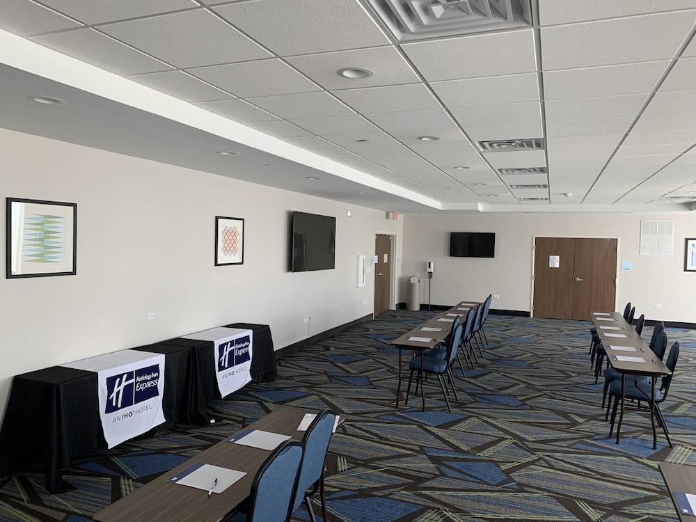 Holiday Inn Express & Suites Chicago Hoffman Estates by IHG - photo 31