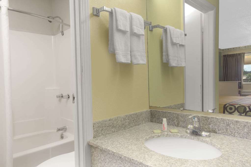 Super 8 by Wyndham Shreveport - photo 3