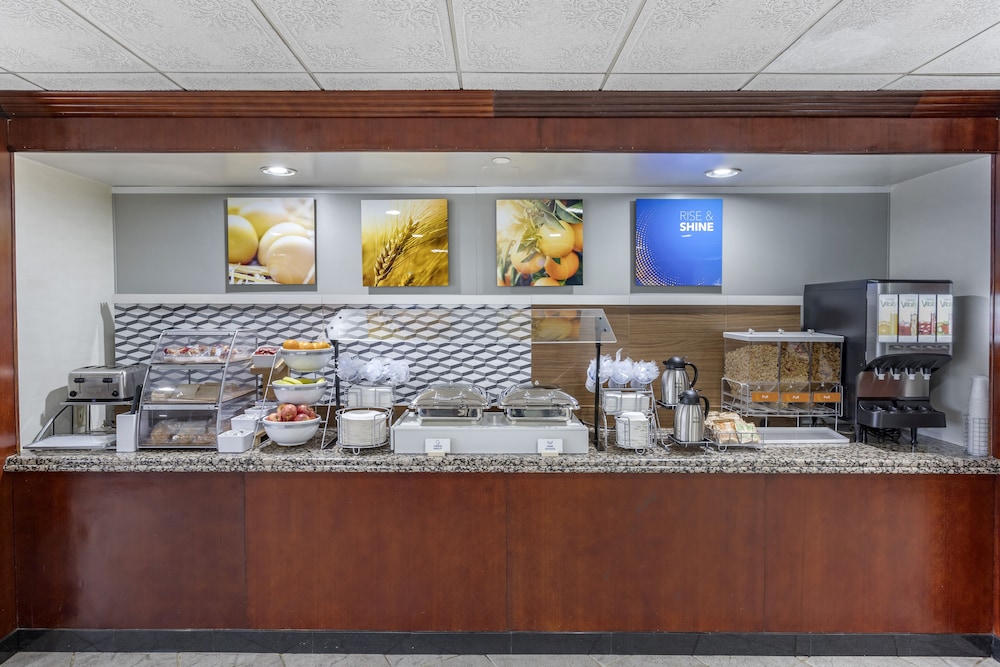 Comfort Inn Paramus Hackensack - carbon neutral hotel in Paramus
