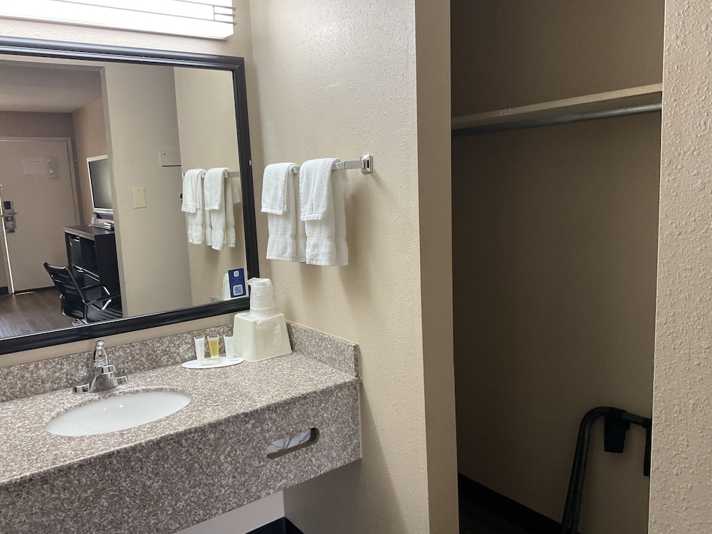 Super 8 by Wyndham Chattanooga East Ridge - photo 42