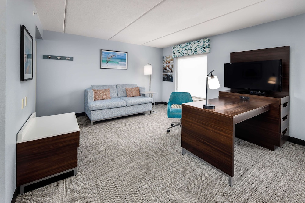 Hampton Inn & Suites Navarre - photo 11