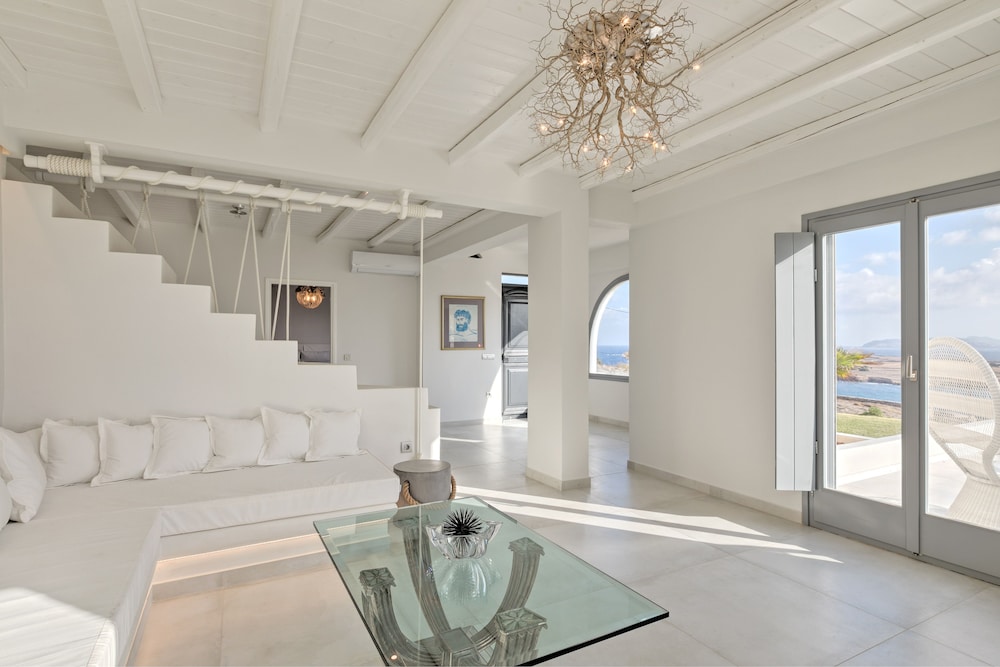 On The Rocks Antiparos in Antiparos, Greece