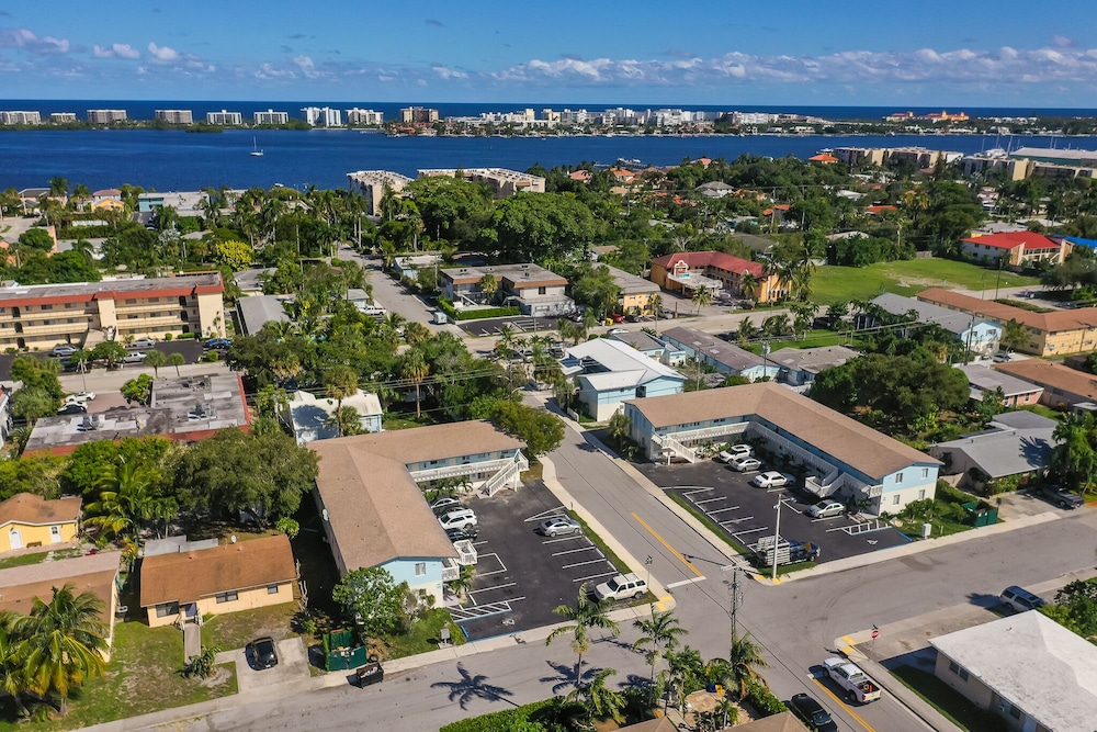 Seven Palms Hotel & Apartments - photo 7