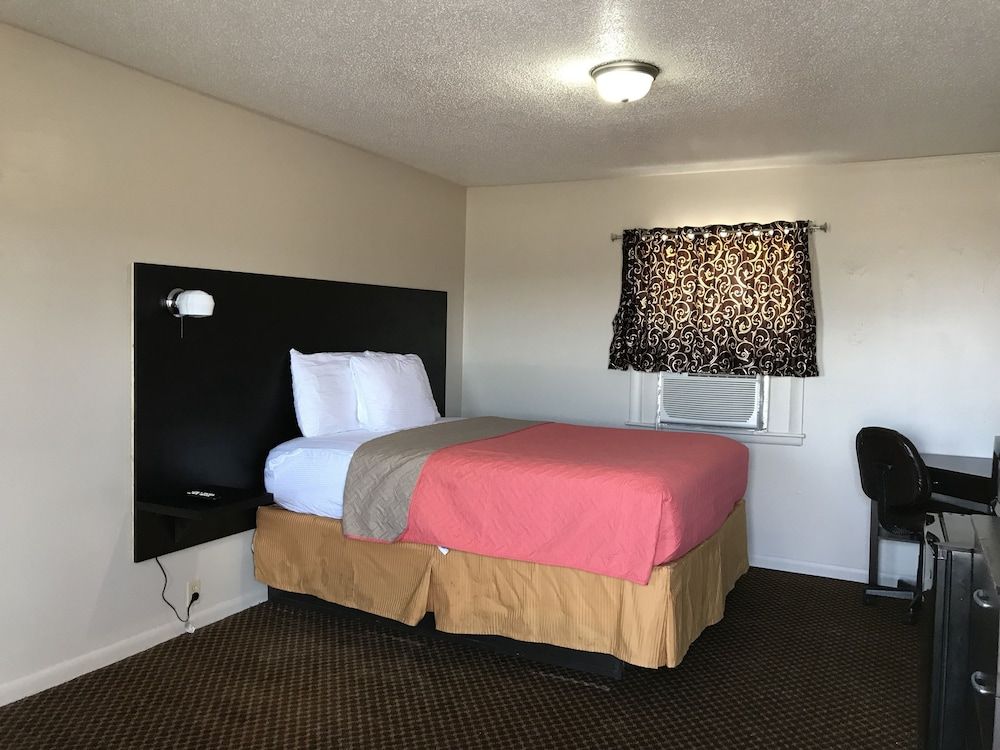 Laci's Country Inn - photo 7