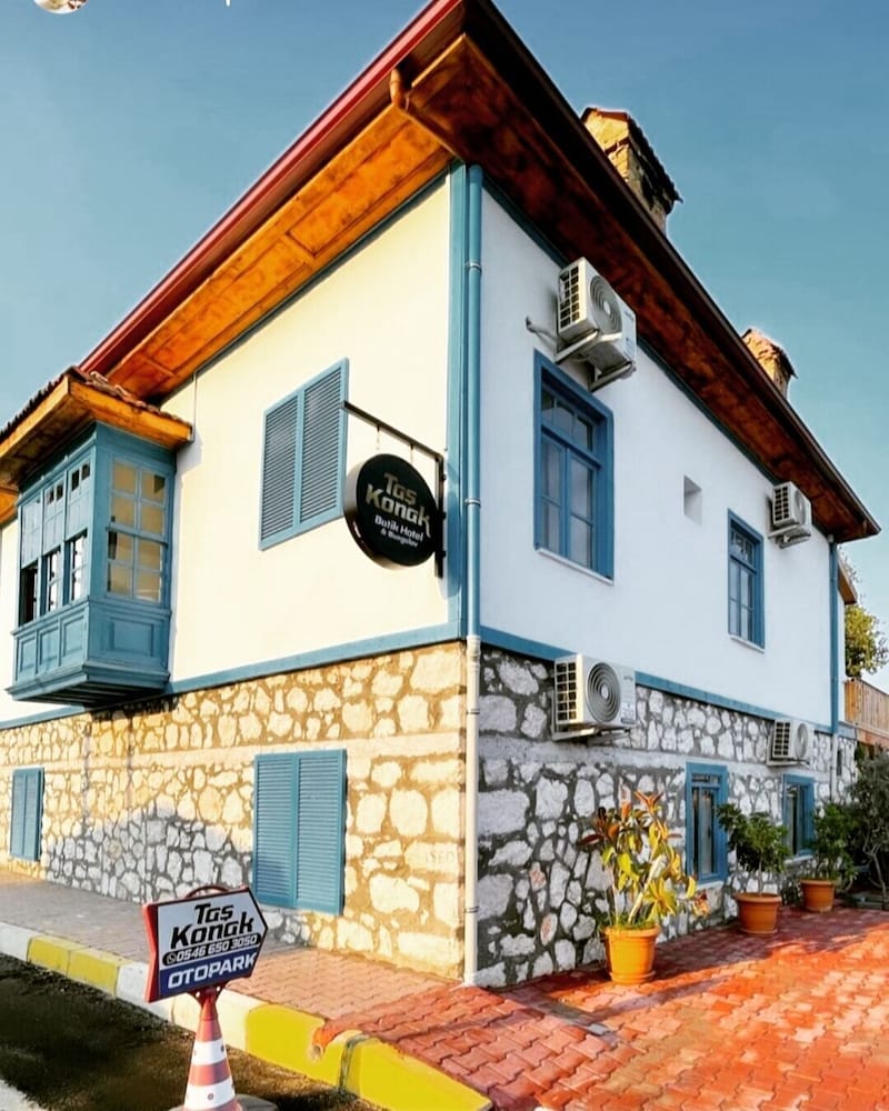 Tas Konak Butik Otel Bungalov — Demre